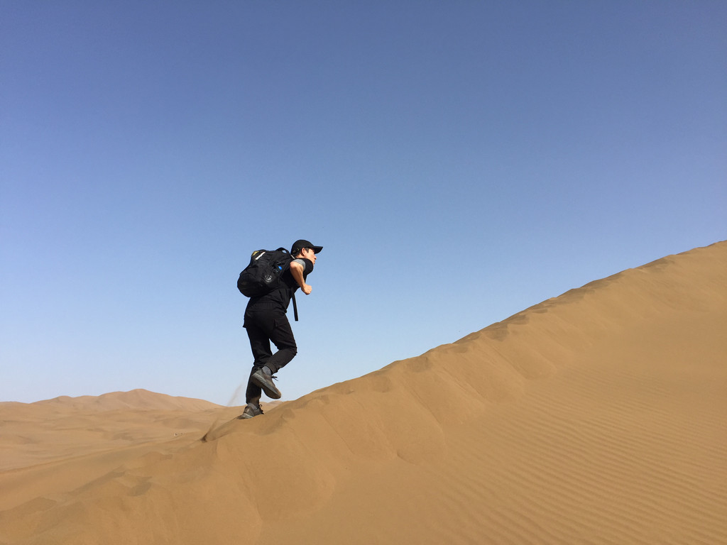 我是从感情的沙漠上来的旅客